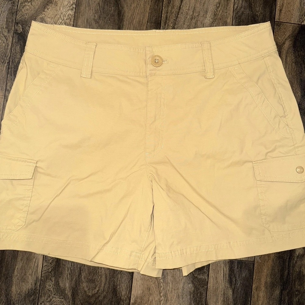 Eddie Bauer Women's Yellow Cargo Shorts Size 12 Hiking‎ Outdoor Inseam 4.5" - Picture 2 of 7